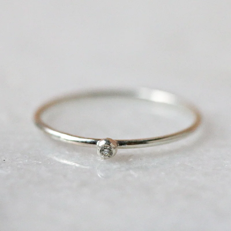 DIAMOND FLECK RING